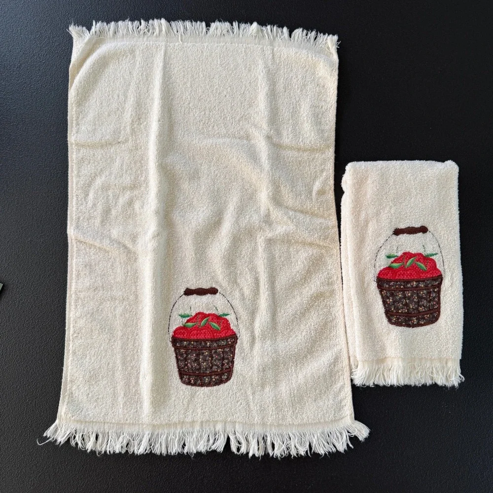 Vintage Apple Basket Applique Hand Towels Set of 2 Cream Fringe Made in USA